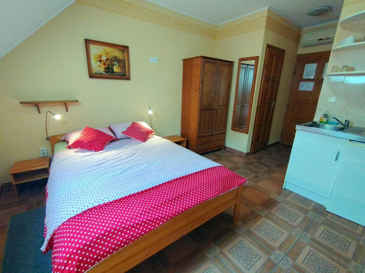 Burg Apartman Gyula Exterior photo