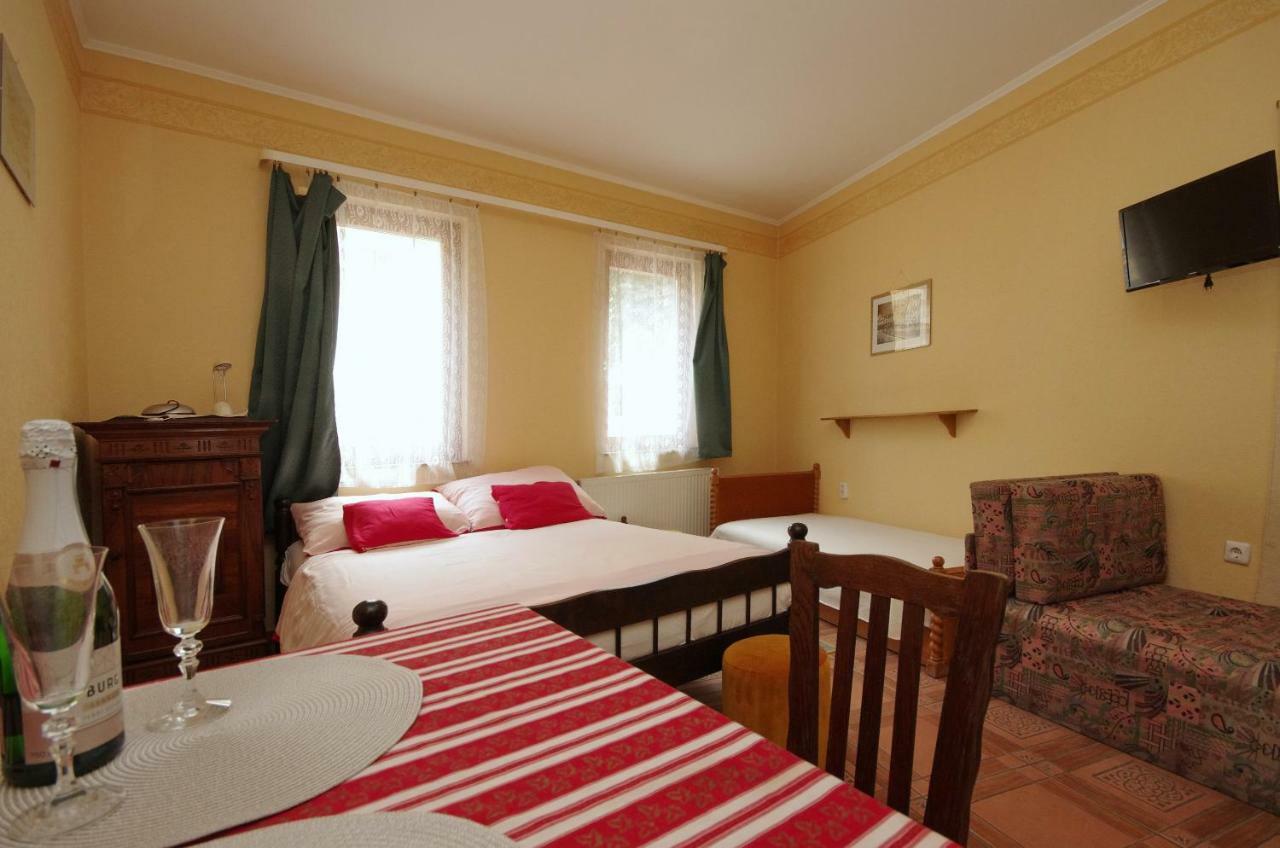 Burg Apartman Gyula Exterior photo