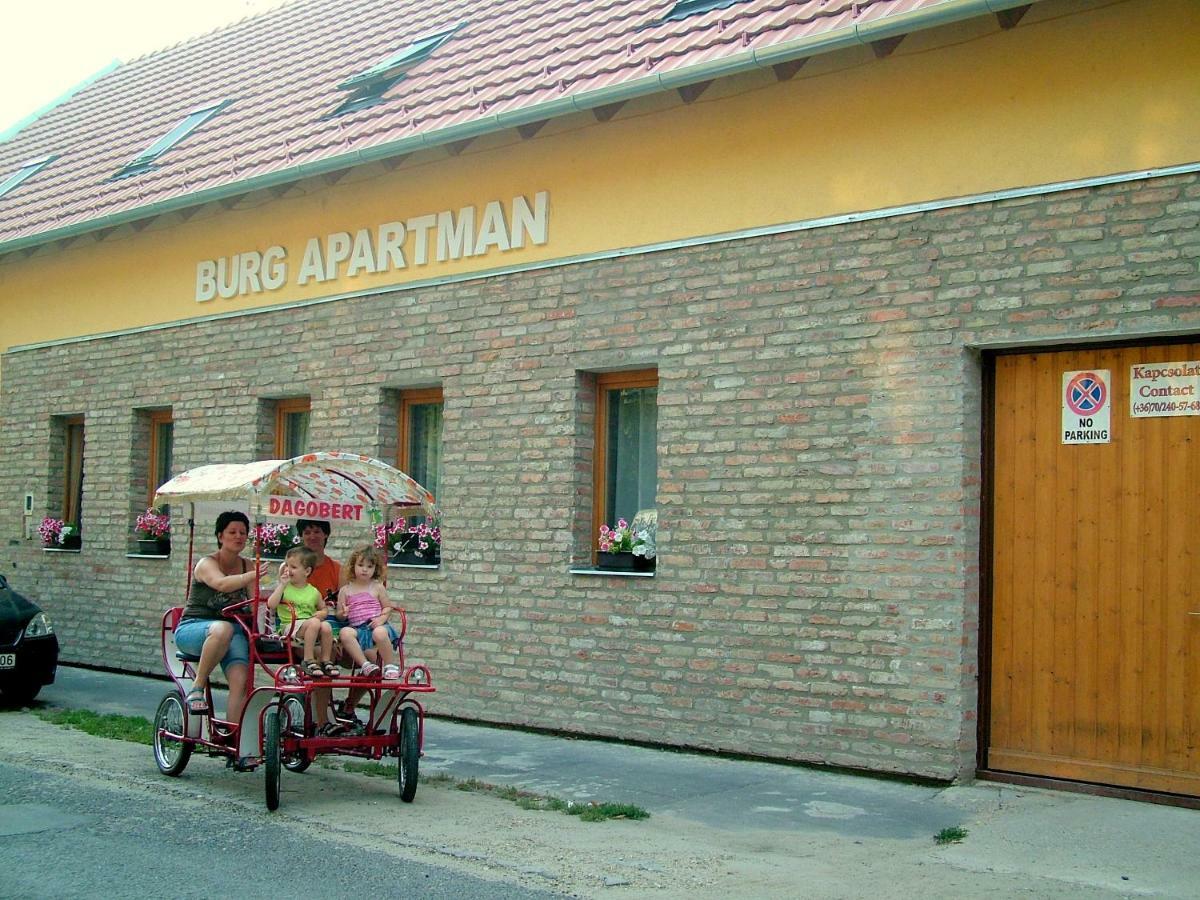 Burg Apartman Gyula Exterior photo